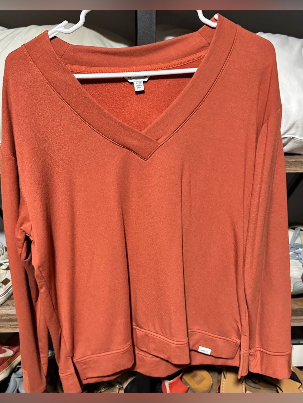 Orvis Women's V-Neck Pullover Sweatshirt — Rust